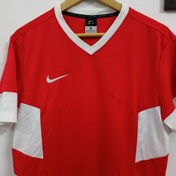 NIKE AUTHENTIC RED & WHITE SPORTS DRY FIT TSHIRT 👕 - Picture 2 of 6